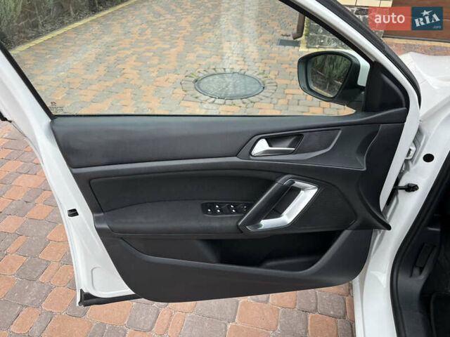 Пежо 308 2014 в Житомире на Automoto.ua Белый Пежо 308, объемом двигателя 1.56 л и пробегом 195 тыс. км за 9200 $, фото 25 на Automoto.ua
