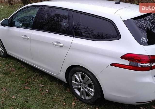 Белый Пежо 308, объемом двигателя 1.56 л и пробегом 216 тыс. км за 9600 $, фото 3 на Automoto.ua