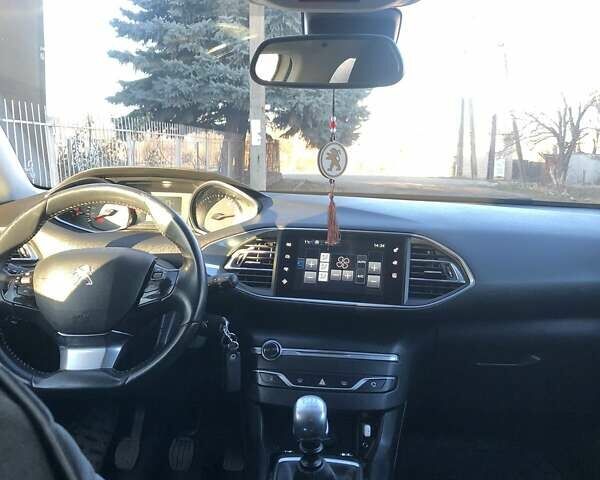 Белый Пежо 308, объемом двигателя 1.56 л и пробегом 253 тыс. км за 9000 $, фото 6 на Automoto.ua