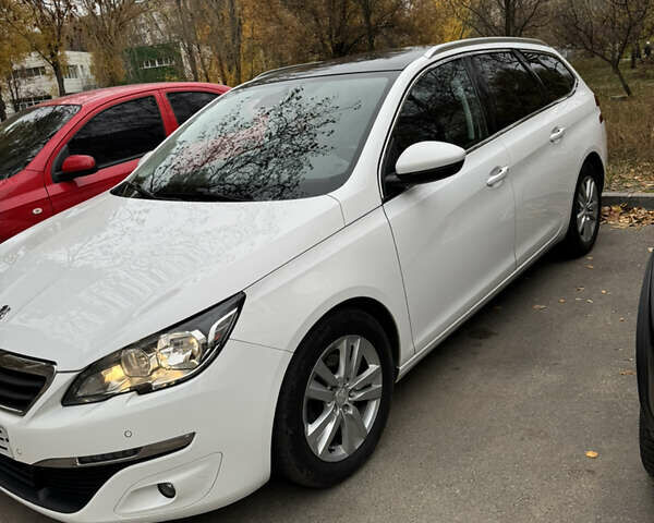 Белый Пежо 308, объемом двигателя 1.56 л и пробегом 280 тыс. км за 11834 $, фото 3 на Automoto.ua