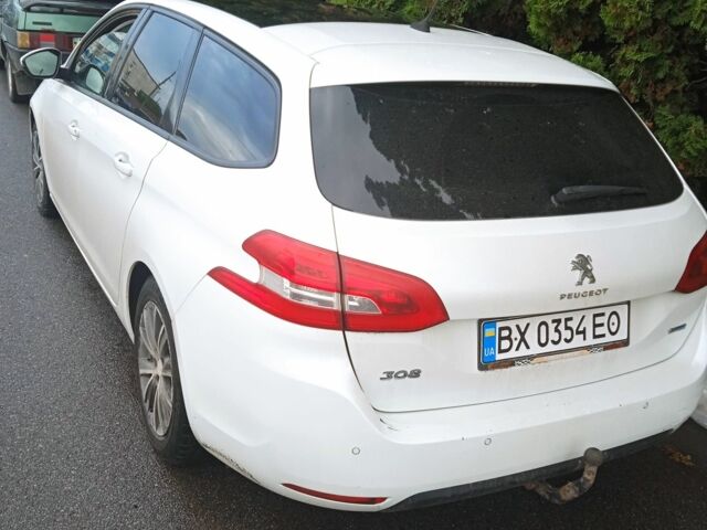 Белый Пежо 308, объемом двигателя 1.6 л и пробегом 245 тыс. км за 9000 $, фото 1 на Automoto.ua