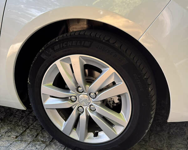 Белый Пежо 308, объемом двигателя 1.56 л и пробегом 172 тыс. км за 10550 $, фото 7 на Automoto.ua