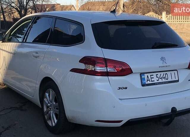 Белый Пежо 308, объемом двигателя 1.56 л и пробегом 253 тыс. км за 9000 $, фото 1 на Automoto.ua