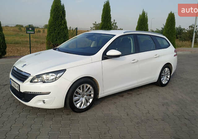 Белый Пежо 308, объемом двигателя 1.2 л и пробегом 141 тыс. км за 9600 $, фото 8 на Automoto.ua