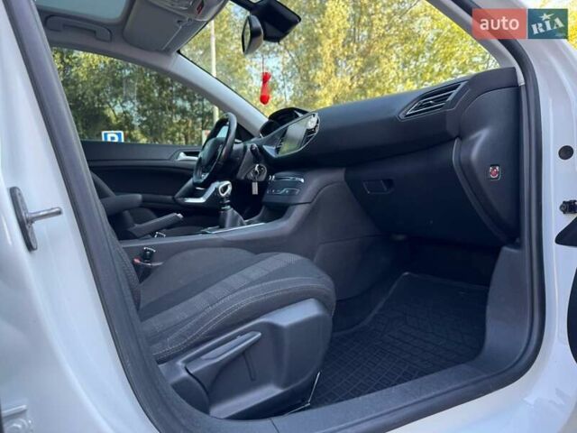 Белый Пежо 308, объемом двигателя 1.56 л и пробегом 172 тыс. км за 10550 $, фото 27 на Automoto.ua