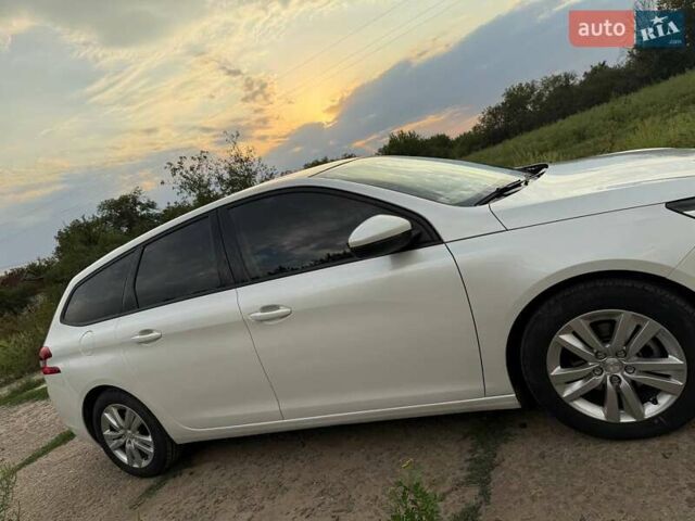 Білий Пежо 308, об'ємом двигуна 1.56 л та пробігом 182 тис. км за 10500 $, фото 5 на Automoto.ua