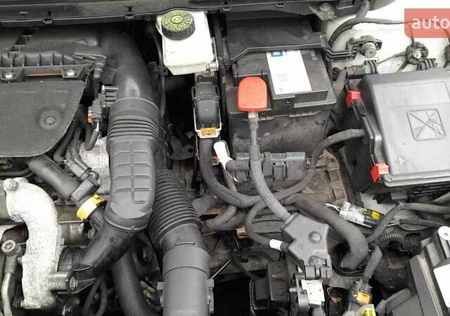 Белый Пежо 308, объемом двигателя 1.56 л и пробегом 216 тыс. км за 9600 $, фото 5 на Automoto.ua