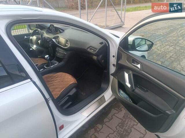 Белый Пежо 308, объемом двигателя 1.56 л и пробегом 196 тыс. км за 9500 $, фото 8 на Automoto.ua