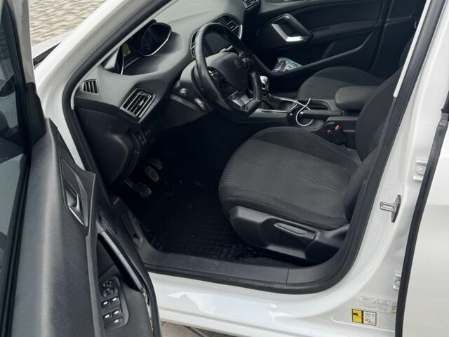 Белый Пежо 308, объемом двигателя 1.6 л и пробегом 286 тыс. км за 7499 $, фото 6 на Automoto.ua