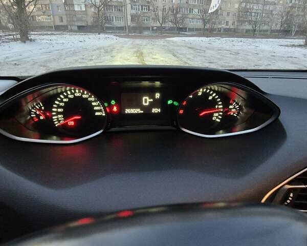 Белый Пежо 308, объемом двигателя 1.56 л и пробегом 267 тыс. км за 10950 $, фото 24 на Automoto.ua