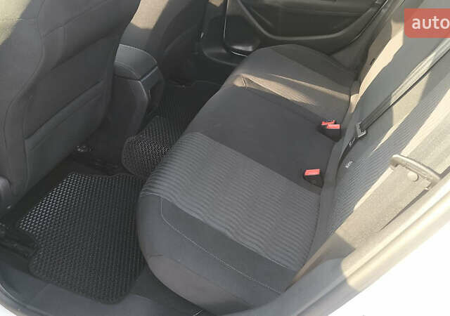 Белый Пежо 308, объемом двигателя 1.2 л и пробегом 141 тыс. км за 9600 $, фото 20 на Automoto.ua