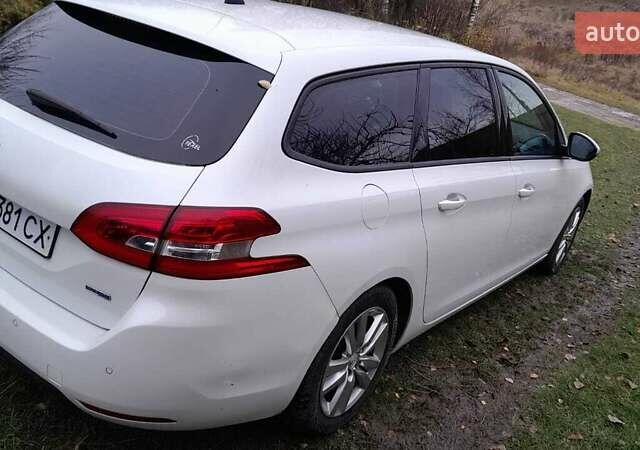 Белый Пежо 308, объемом двигателя 1.56 л и пробегом 216 тыс. км за 9600 $, фото 2 на Automoto.ua