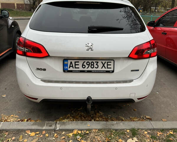 Белый Пежо 308, объемом двигателя 1.56 л и пробегом 280 тыс. км за 11834 $, фото 2 на Automoto.ua
