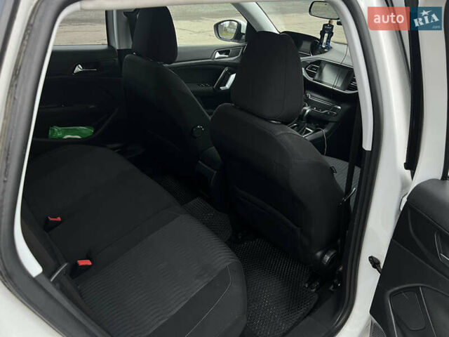 Белый Пежо 308, объемом двигателя 1.56 л и пробегом 283 тыс. км за 11899 $, фото 17 на Automoto.ua