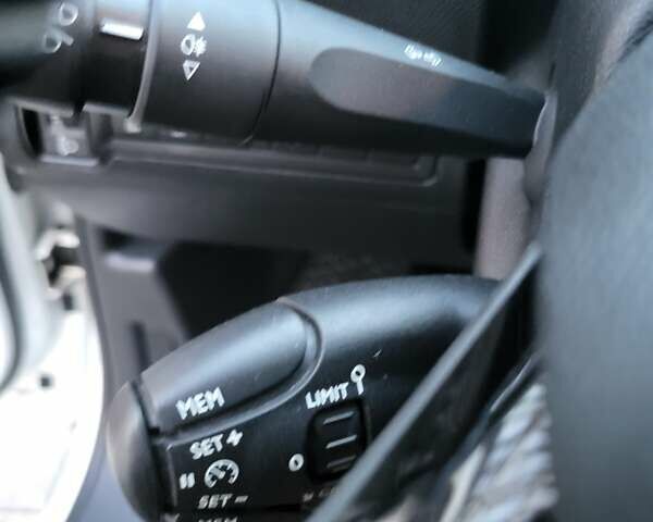 Белый Пежо 308, объемом двигателя 1.56 л и пробегом 266 тыс. км за 9100 $, фото 21 на Automoto.ua