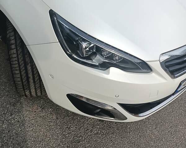 Белый Пежо 308, объемом двигателя 1.56 л и пробегом 200 тыс. км за 9500 $, фото 3 на Automoto.ua