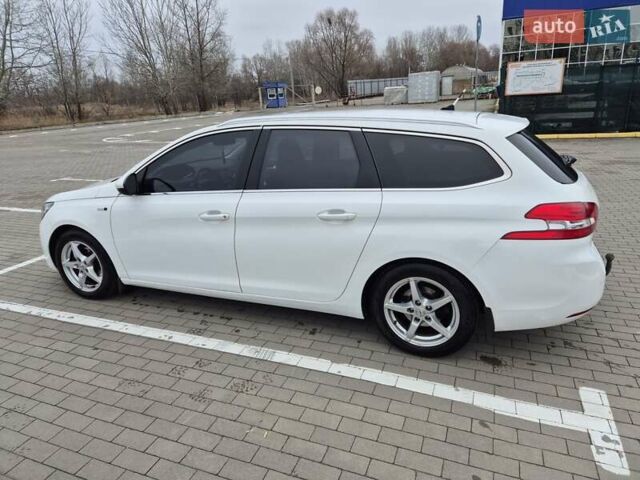 Белый Пежо 308, объемом двигателя 1.56 л и пробегом 267 тыс. км за 10950 $, фото 7 на Automoto.ua