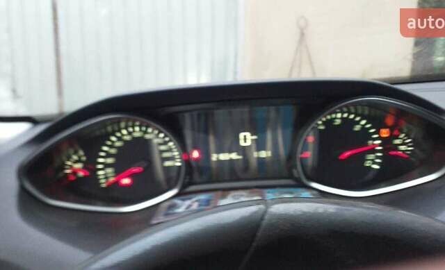 Белый Пежо 308, объемом двигателя 1.56 л и пробегом 216 тыс. км за 9600 $, фото 7 на Automoto.ua