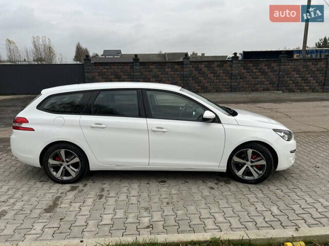 Белый Пежо 308, объемом двигателя 1.56 л и пробегом 283 тыс. км за 11899 $, фото 6 на Automoto.ua