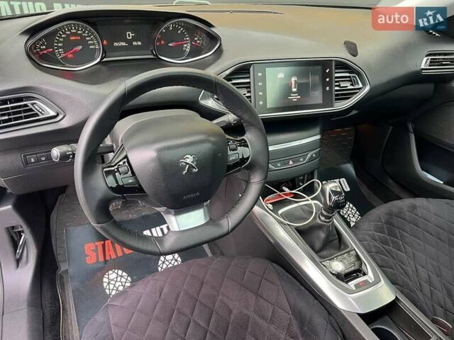 Белый Пежо 308, объемом двигателя 1.56 л и пробегом 265 тыс. км за 11000 $, фото 13 на Automoto.ua