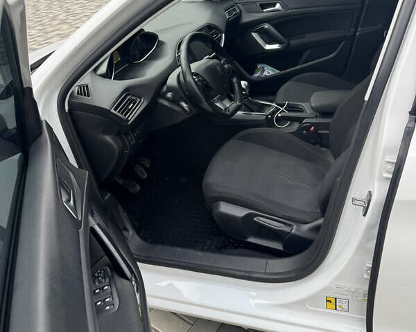 Белый Пежо 308, объемом двигателя 1.56 л и пробегом 286 тыс. км за 7499 $, фото 9 на Automoto.ua