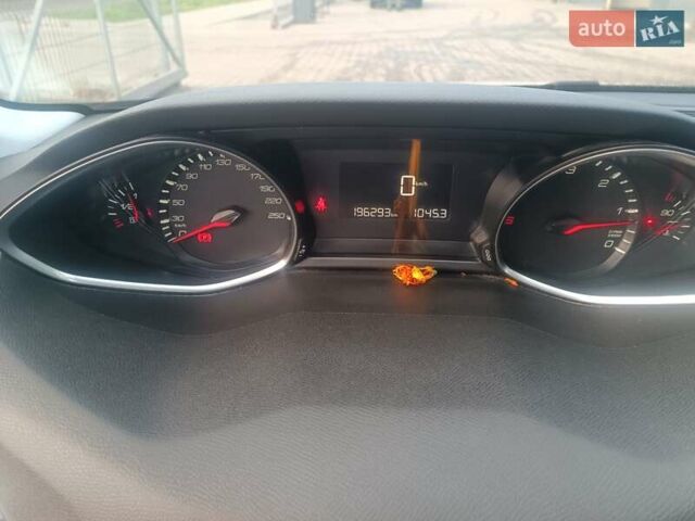 Белый Пежо 308, объемом двигателя 1.56 л и пробегом 196 тыс. км за 9500 $, фото 3 на Automoto.ua