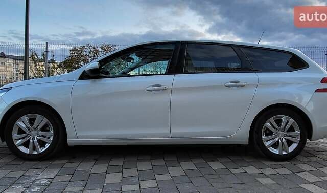 Белый Пежо 308, объемом двигателя 1.56 л и пробегом 266 тыс. км за 9100 $, фото 2 на Automoto.ua