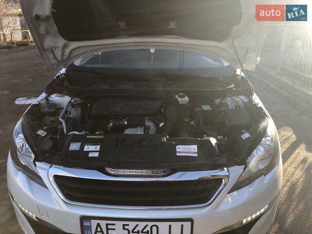 Белый Пежо 308, объемом двигателя 1.56 л и пробегом 253 тыс. км за 9000 $, фото 12 на Automoto.ua