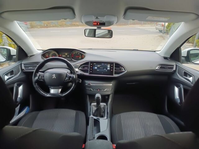 Білий Пежо 308, об'ємом двигуна 1.6 л та пробігом 280 тис. км за 7100 $, фото 5 на Automoto.ua