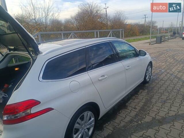 Белый Пежо 308, объемом двигателя 1.56 л и пробегом 196 тыс. км за 9500 $, фото 7 на Automoto.ua