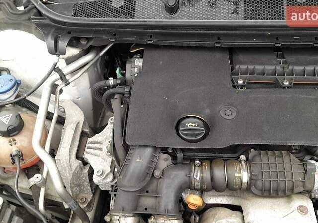 Белый Пежо 308, объемом двигателя 1.56 л и пробегом 216 тыс. км за 9600 $, фото 9 на Automoto.ua