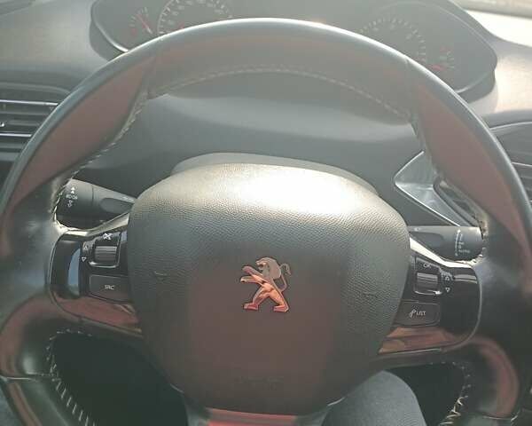 Белый Пежо 308, объемом двигателя 1.56 л и пробегом 200 тыс. км за 9500 $, фото 7 на Automoto.ua