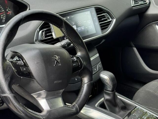 Білий Пежо 308, об'ємом двигуна 1.6 л та пробігом 220 тис. км за 11500 $, фото 6 на Automoto.ua