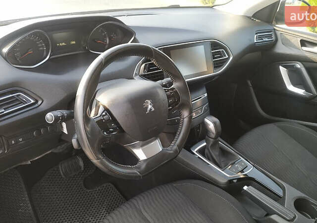 Белый Пежо 308, объемом двигателя 1.2 л и пробегом 141 тыс. км за 9600 $, фото 22 на Automoto.ua