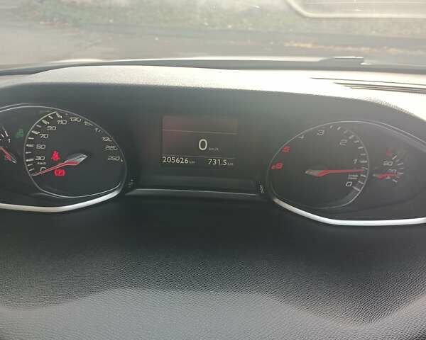 Белый Пежо 308, объемом двигателя 1.56 л и пробегом 200 тыс. км за 9500 $, фото 10 на Automoto.ua