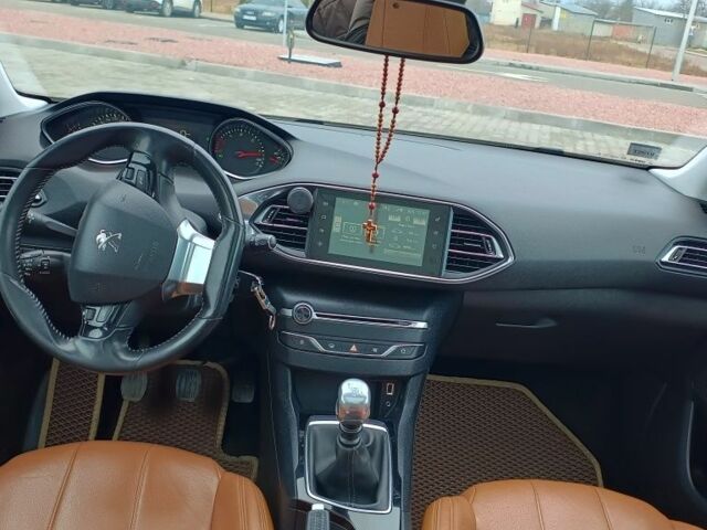 Белый Пежо 308, объемом двигателя 1.6 л и пробегом 250 тыс. км за 8600 $, фото 12 на Automoto.ua