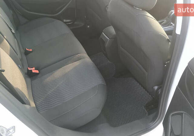 Белый Пежо 308, объемом двигателя 1.2 л и пробегом 141 тыс. км за 9600 $, фото 16 на Automoto.ua