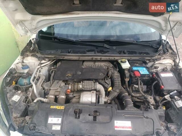 Белый Пежо 308, объемом двигателя 1.56 л и пробегом 196 тыс. км за 9500 $, фото 2 на Automoto.ua