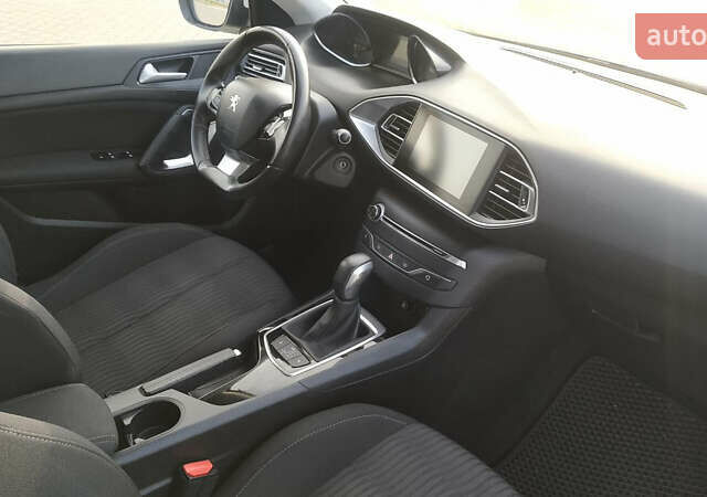 Белый Пежо 308, объемом двигателя 1.2 л и пробегом 141 тыс. км за 9600 $, фото 14 на Automoto.ua