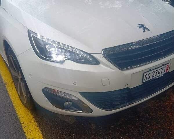 Белый Пежо 308, объемом двигателя 1.2 л и пробегом 160 тыс. км за 10200 $, фото 4 на Automoto.ua