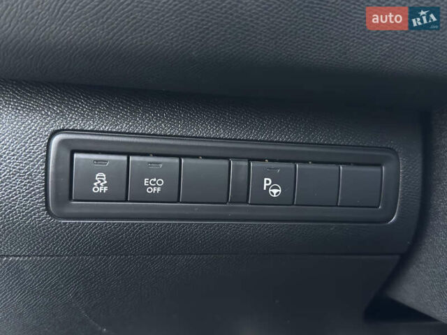 Белый Пежо 308, объемом двигателя 1.2 л и пробегом 147 тыс. км за 9999 $, фото 25 на Automoto.ua