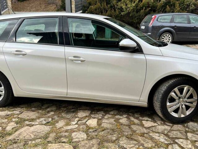 Белый Пежо 308, объемом двигателя 1.6 л и пробегом 273 тыс. км за 8800 $, фото 2 на Automoto.ua