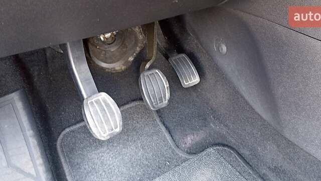 Белый Пежо 308, объемом двигателя 1.56 л и пробегом 212 тыс. км за 10199 $, фото 51 на Automoto.ua