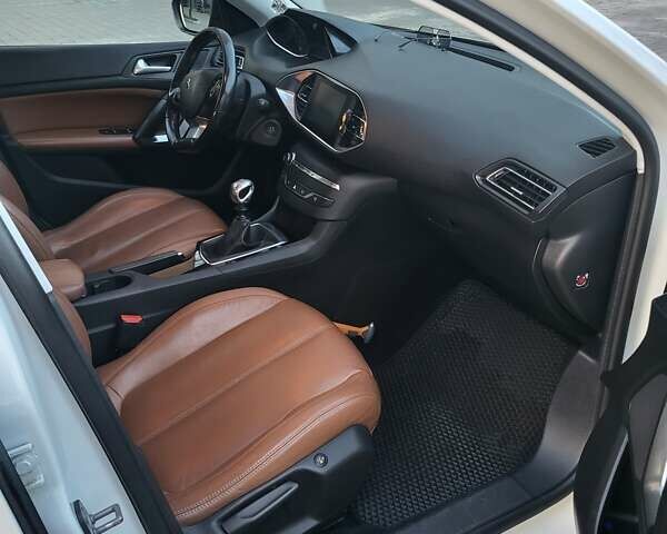 Белый Пежо 308, объемом двигателя 1.56 л и пробегом 266 тыс. км за 9100 $, фото 14 на Automoto.ua