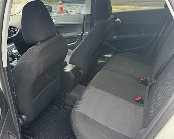 Белый Пежо 308, объемом двигателя 1.56 л и пробегом 286 тыс. км за 7499 $, фото 10 на Automoto.ua