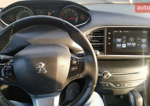 Белый Пежо 308, объемом двигателя 1.2 л и пробегом 141 тыс. км за 9600 $, фото 13 на Automoto.ua