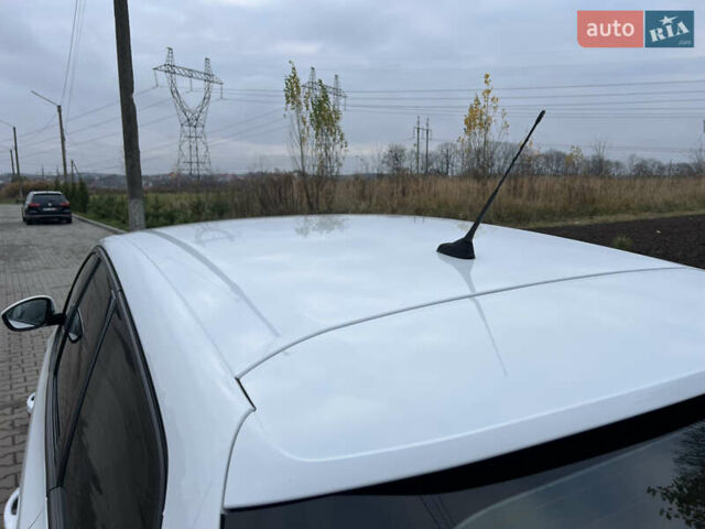 Белый Пежо 308, объемом двигателя 1.56 л и пробегом 283 тыс. км за 11899 $, фото 11 на Automoto.ua