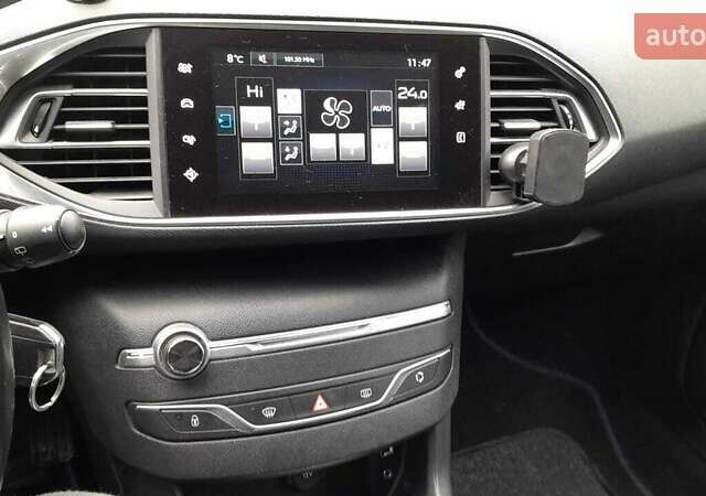 Белый Пежо 308, объемом двигателя 1.56 л и пробегом 216 тыс. км за 9600 $, фото 6 на Automoto.ua