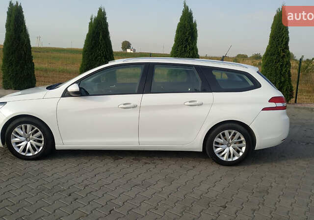 Белый Пежо 308, объемом двигателя 1.2 л и пробегом 141 тыс. км за 9600 $, фото 7 на Automoto.ua