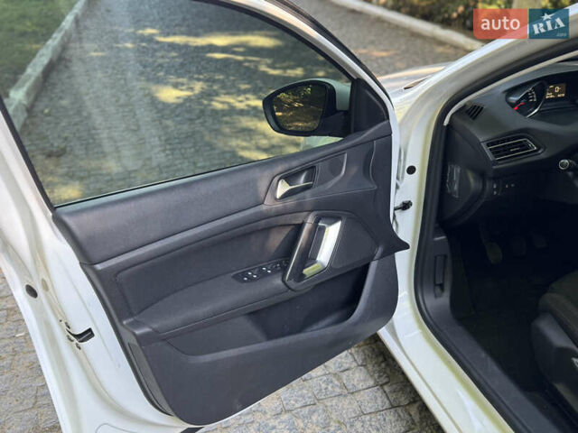 Белый Пежо 308, объемом двигателя 1.56 л и пробегом 172 тыс. км за 10550 $, фото 13 на Automoto.ua